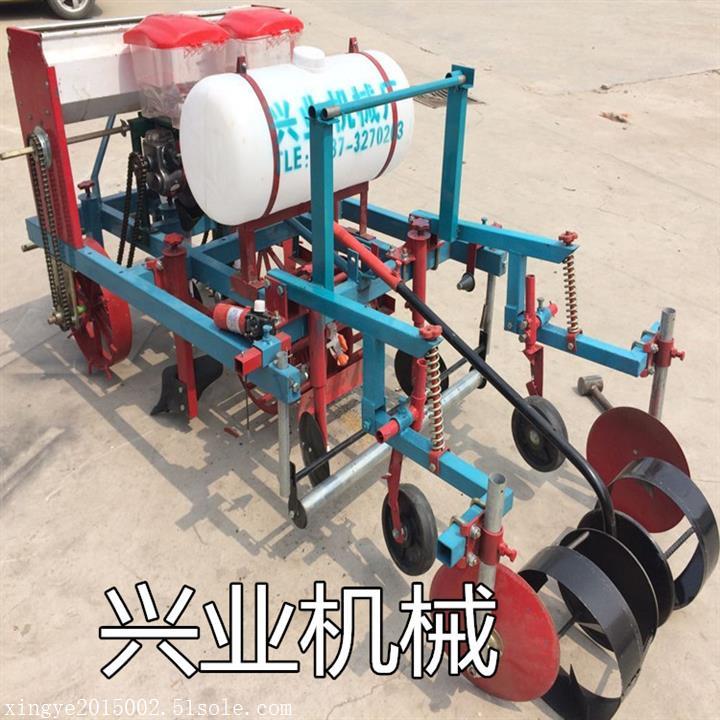 新款2016花生播种覆膜机  农用覆膜机 喷药施肥覆膜机