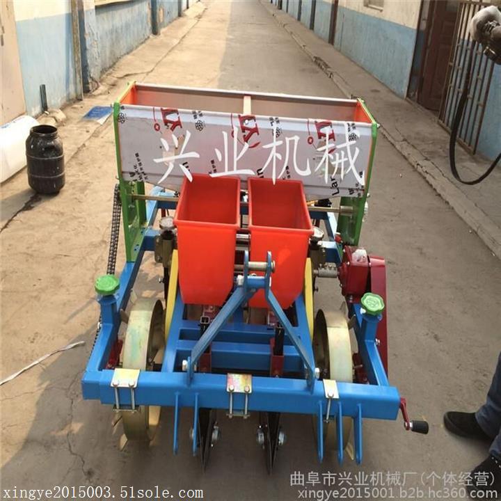 花生种植覆膜机参数  花生喷药地膜覆盖机
