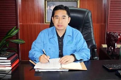 拍马纸业集团总裁、骏马纸业股份有限公司董事长杨先龙
