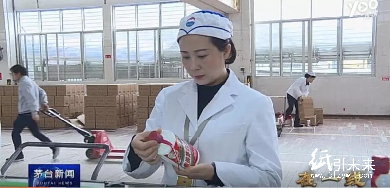 茅台是怎样包出来的？包装上有一个小黑点都不行